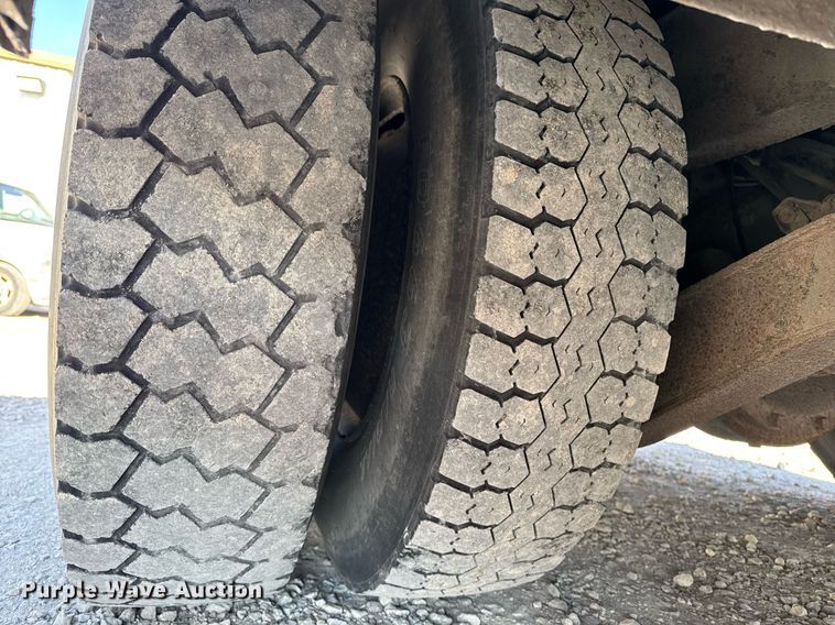 image for item DW2489 2000 Thomas MVP-EF school bus