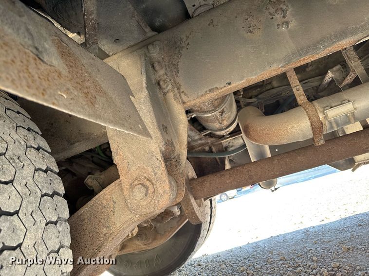 image for item DW2489 2000 Thomas MVP-EF school bus