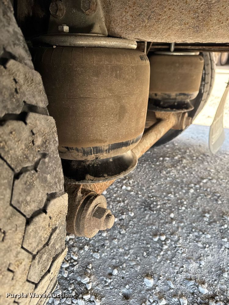 image for item DW2489 2000 Thomas MVP-EF school bus