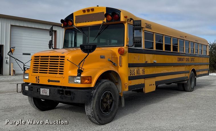 image for item DW2490 2000 International 3800 school bus