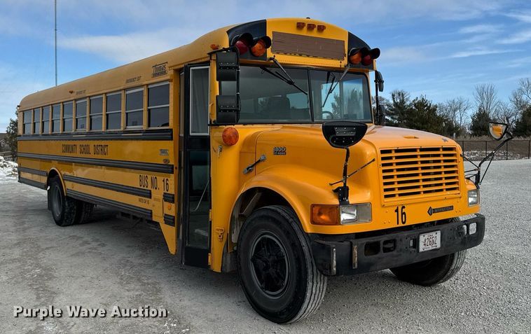 image for item DW2490 2000 International 3800 school bus