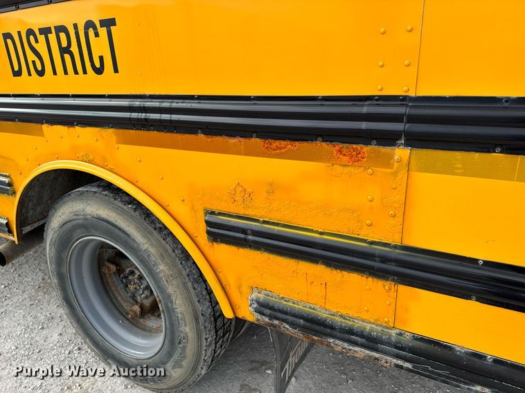 image for item DW2490 2000 International 3800 school bus