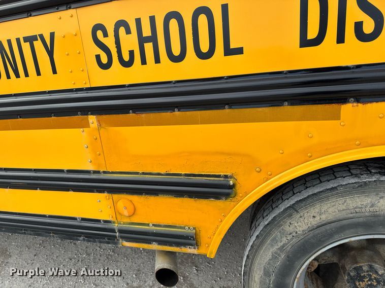 image for item DW2490 2000 International 3800 school bus