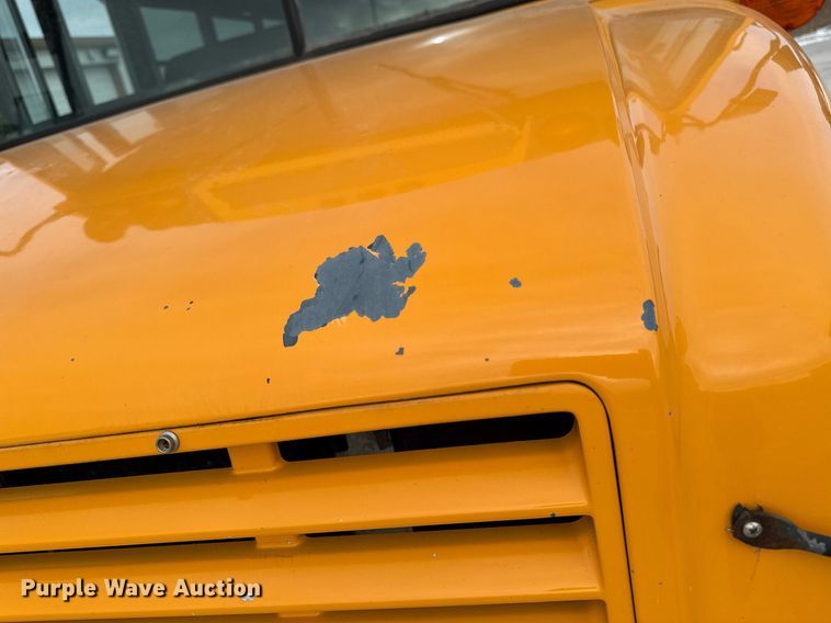 image for item DW2490 2000 International 3800 school bus