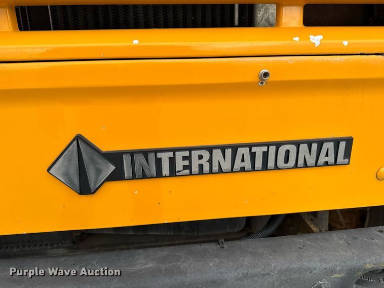 image for item DW2490 2000 International 3800 school bus