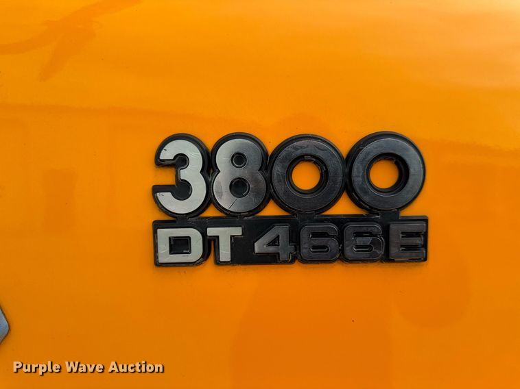 image for item DW2490 2000 International 3800 school bus