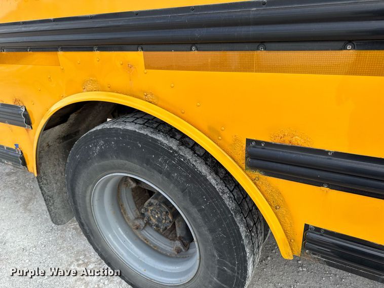 image for item DW2490 2000 International 3800 school bus