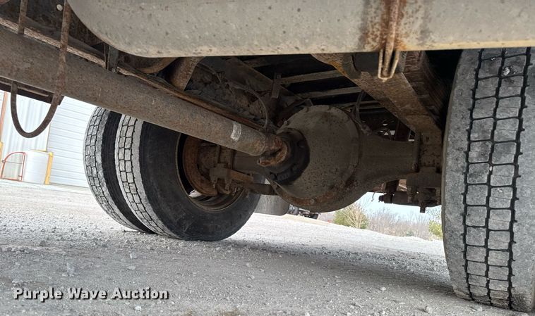 image for item DW2490 2000 International 3800 school bus