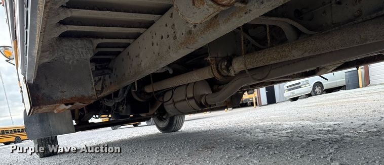 image for item DW2490 2000 International 3800 school bus