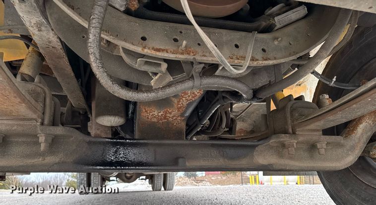 image for item DW2490 2000 International 3800 school bus