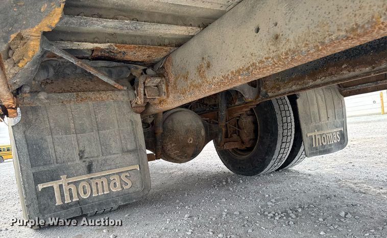 image for item DW2490 2000 International 3800 school bus