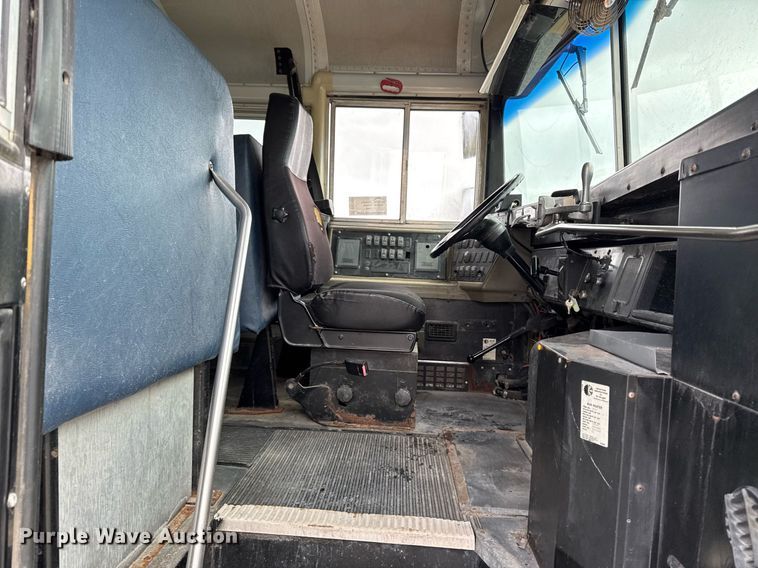 image for item DW2490 2000 International 3800 school bus