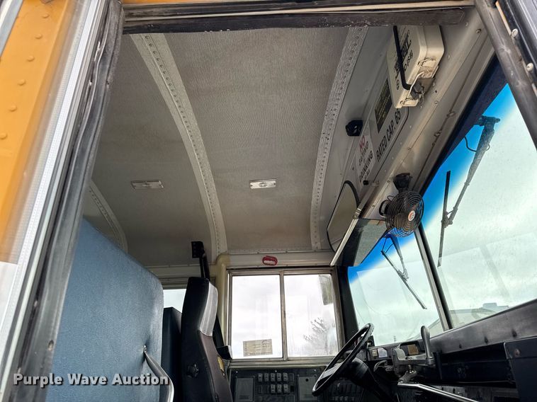 image for item DW2490 2000 International 3800 school bus