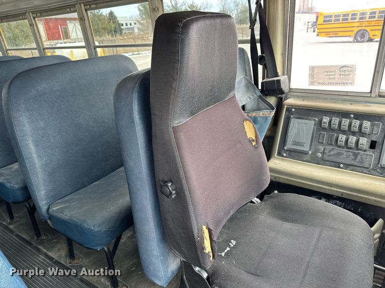 image for item DW2490 2000 International 3800 school bus