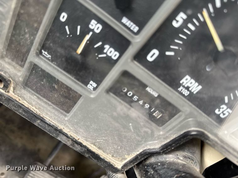 image for item DW2490 2000 International 3800 school bus