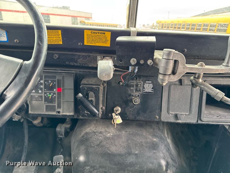 image for item DW2490 2000 International 3800 school bus