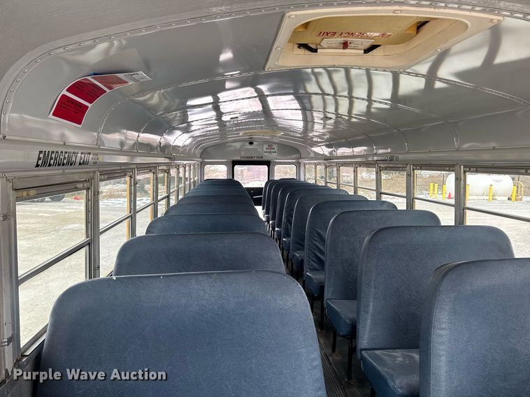 image for item DW2490 2000 International 3800 school bus