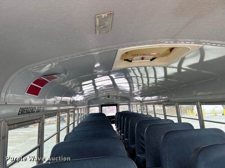 image for item DW2490 2000 International 3800 school bus