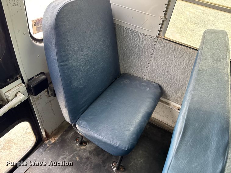 image for item DW2490 2000 International 3800 school bus