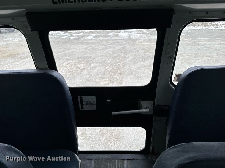 image for item DW2490 2000 International 3800 school bus