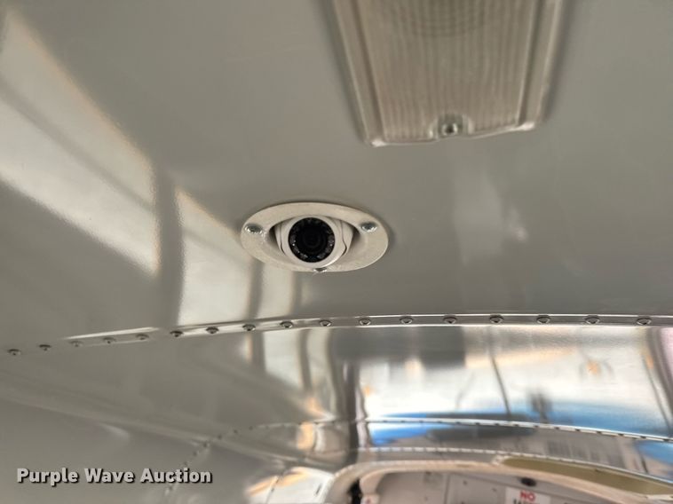 image for item DW2490 2000 International 3800 school bus