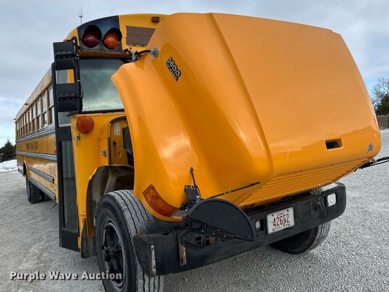 image for item DW2490 2000 International 3800 school bus
