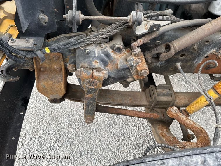 image for item DW2490 2000 International 3800 school bus