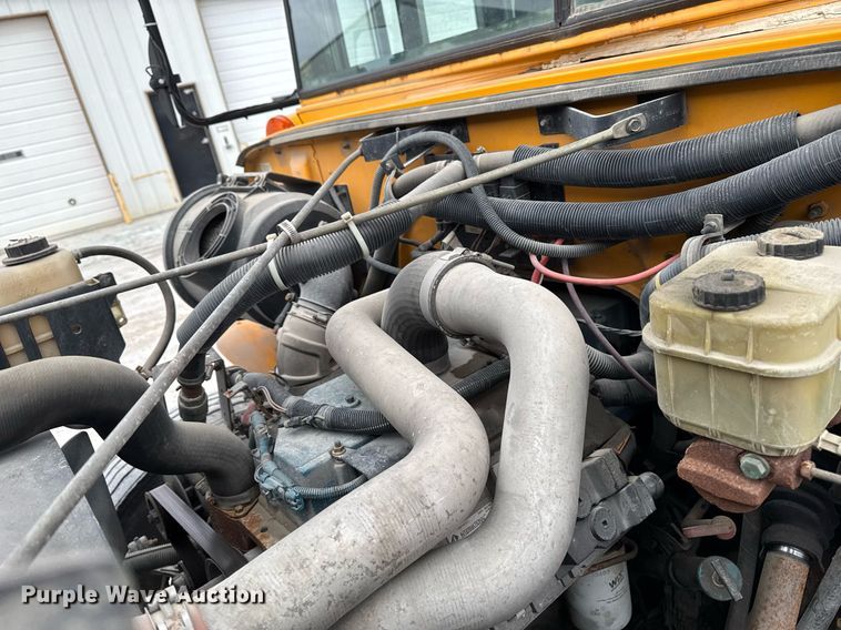 image for item DW2490 2000 International 3800 school bus