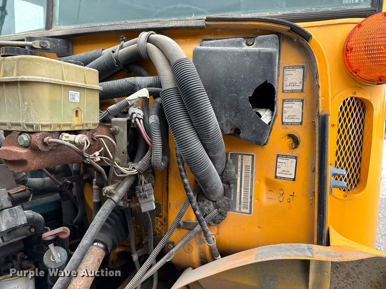 image for item DW2490 2000 International 3800 school bus