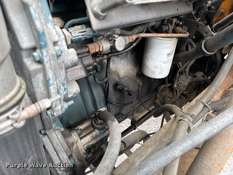 image for item DW2490 2000 International 3800 school bus