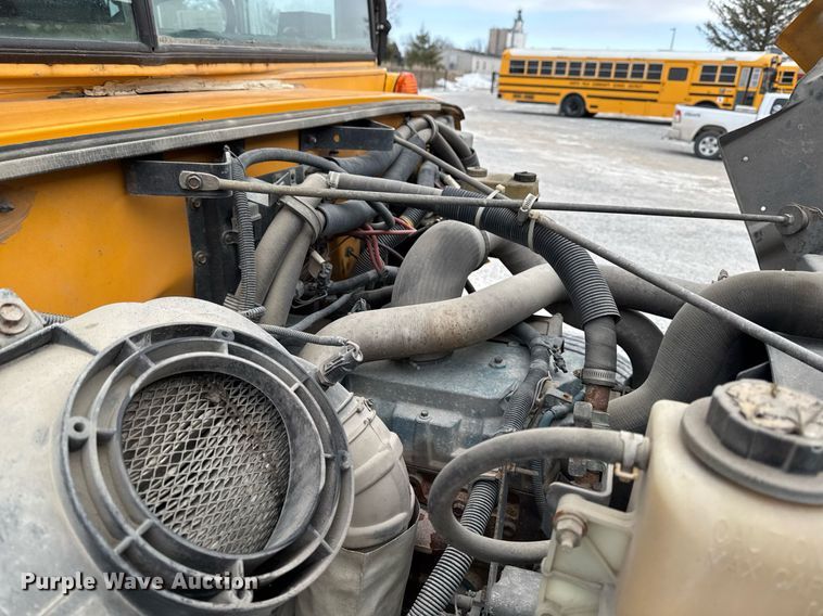 image for item DW2490 2000 International 3800 school bus