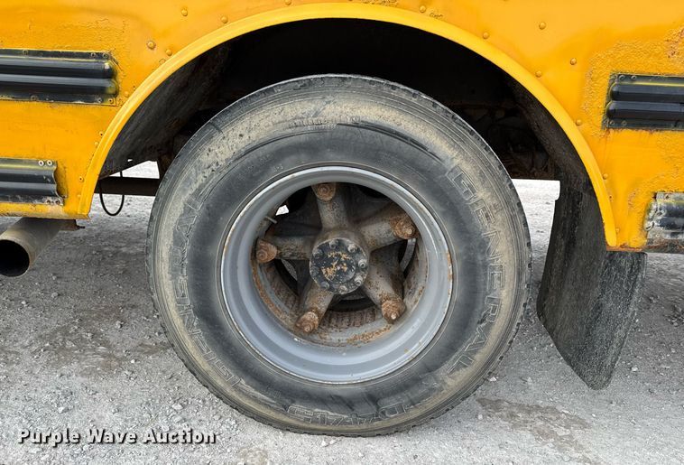 image for item DW2490 2000 International 3800 school bus