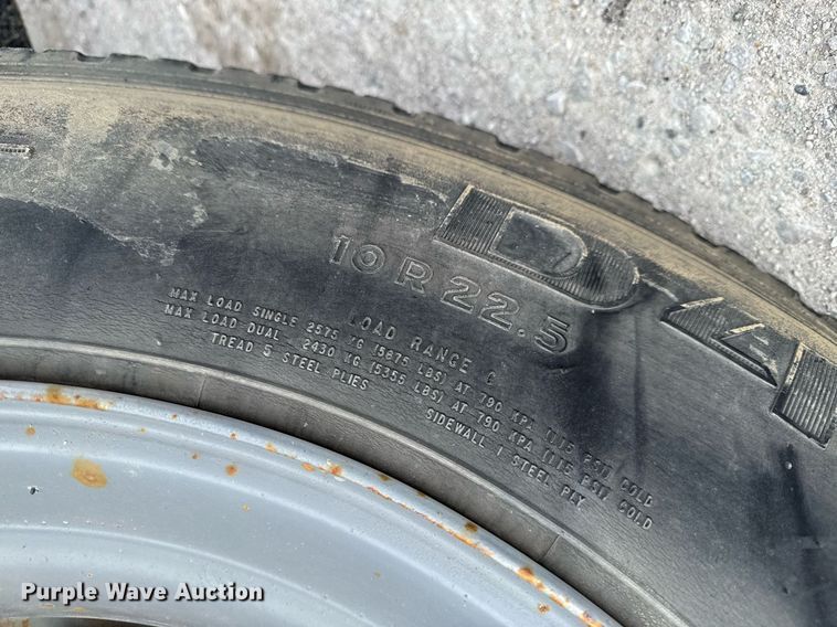 image for item DW2490 2000 International 3800 school bus