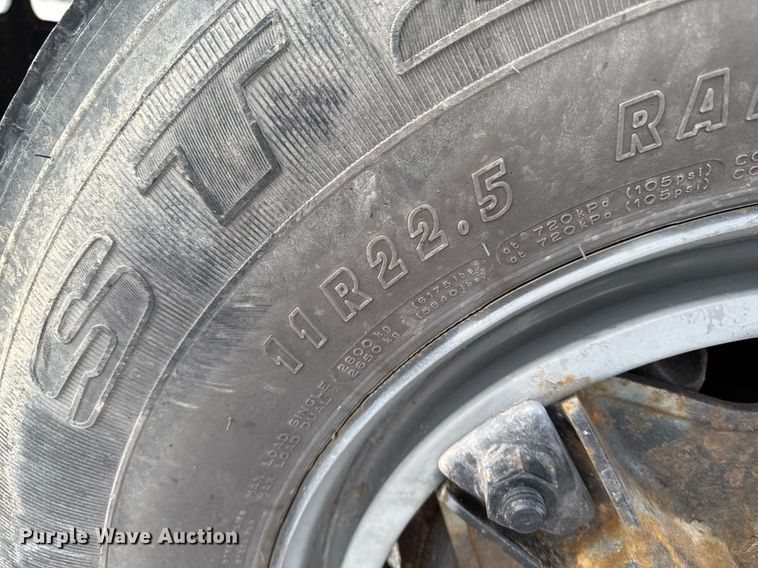 image for item DW2490 2000 International 3800 school bus