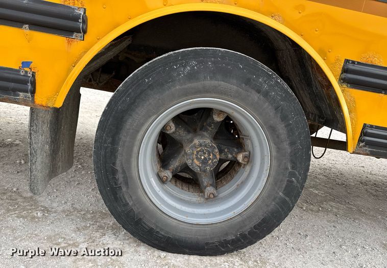 image for item DW2490 2000 International 3800 school bus