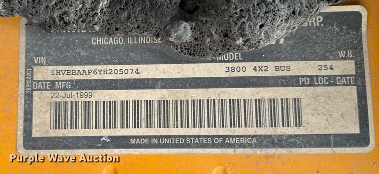 image for item DW2490 2000 International 3800 school bus