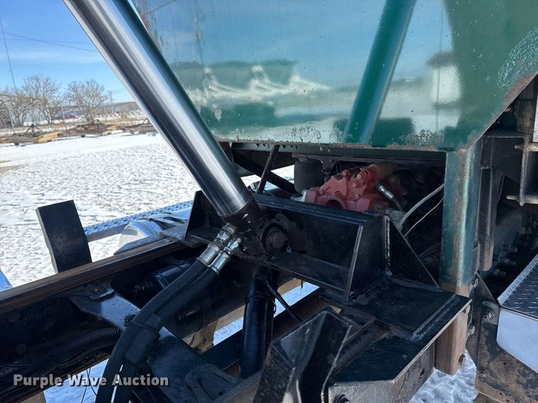 image for item DW2491 2007 Sterling LT9500 dump truck