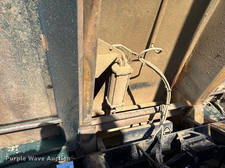 image for item DW2491 2007 Sterling LT9500 dump truck