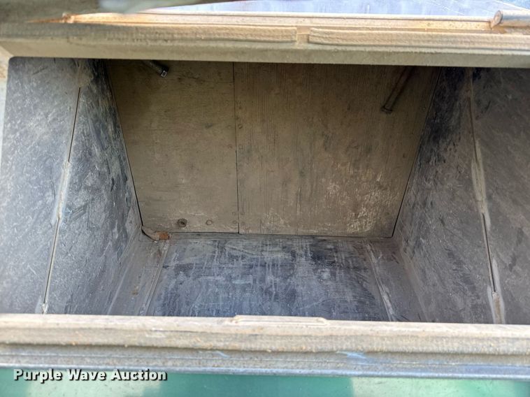 image for item DW2491 2007 Sterling LT9500 dump truck