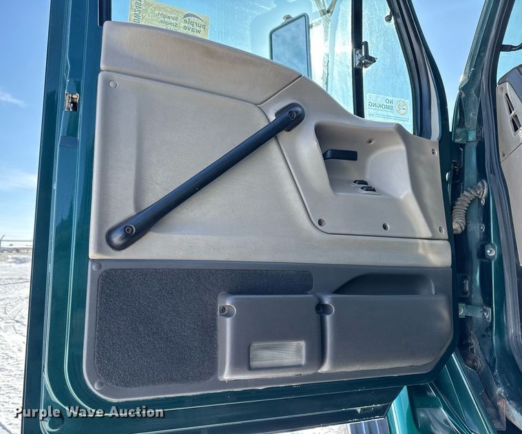 image for item DW2491 2007 Sterling LT9500 dump truck