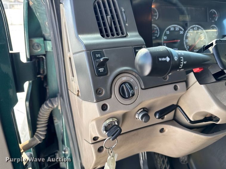 image for item DW2491 2007 Sterling LT9500 dump truck