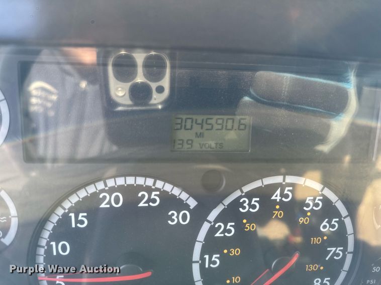 image for item DW2491 2007 Sterling LT9500 dump truck