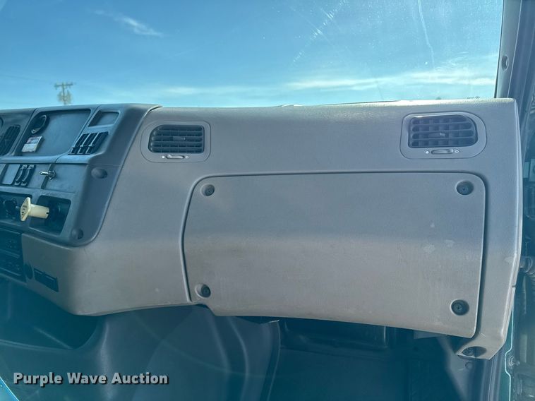 image for item DW2491 2007 Sterling LT9500 dump truck