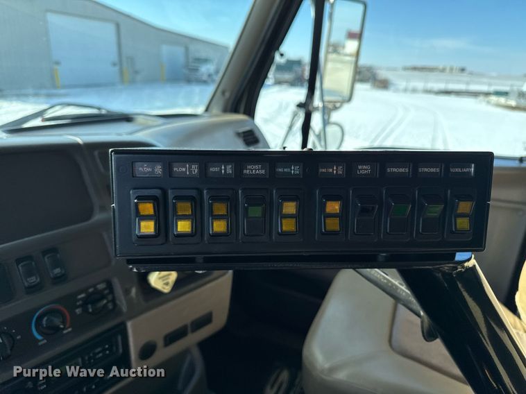 image for item DW2491 2007 Sterling LT9500 dump truck