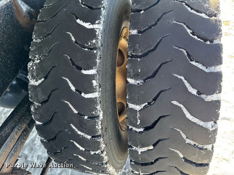 image for item DW2491 2007 Sterling LT9500 dump truck