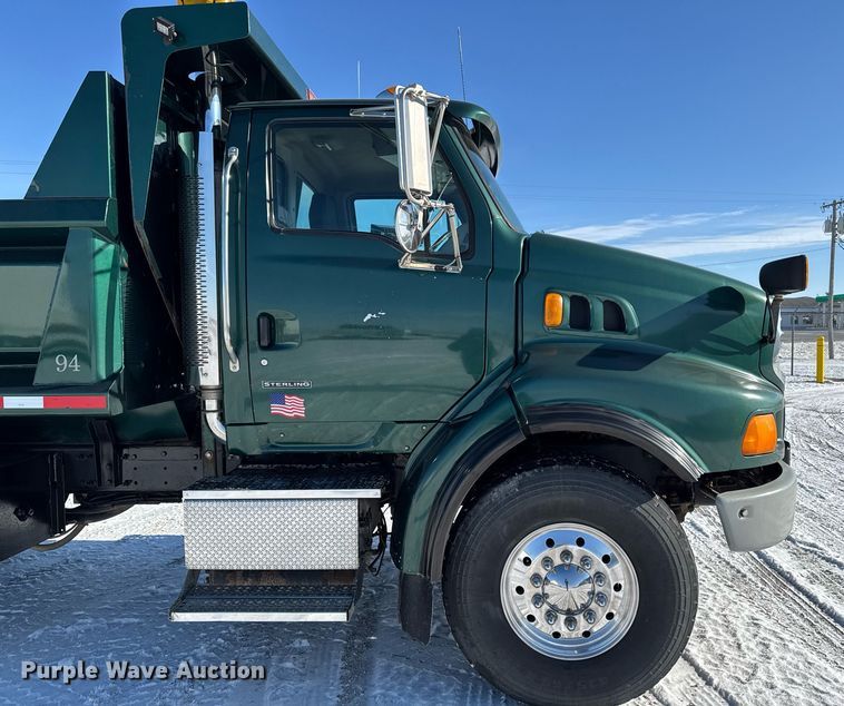 image for item DW2492 2007 Sterling LT9500 dump truck