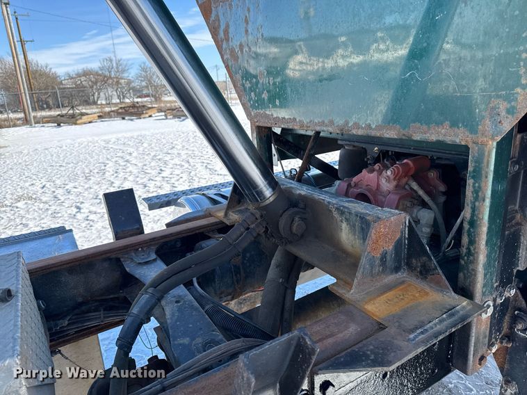 image for item DW2492 2007 Sterling LT9500 dump truck