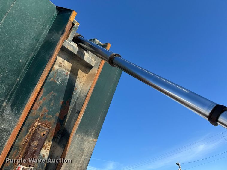 image for item DW2492 2007 Sterling LT9500 dump truck