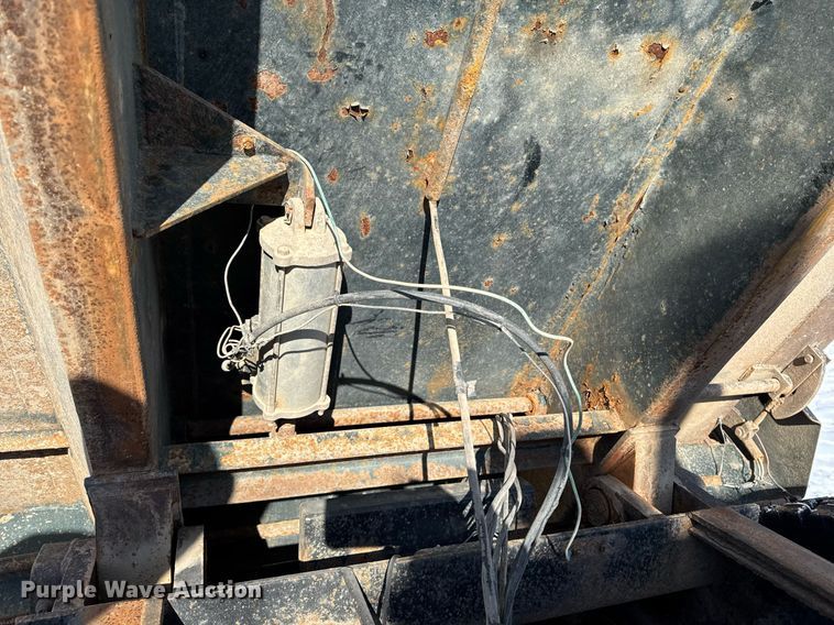 image for item DW2492 2007 Sterling LT9500 dump truck