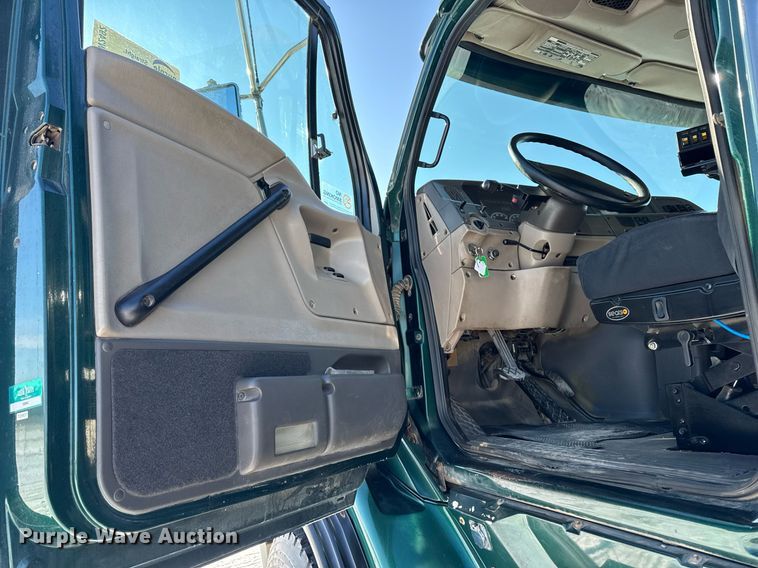 image for item DW2492 2007 Sterling LT9500 dump truck